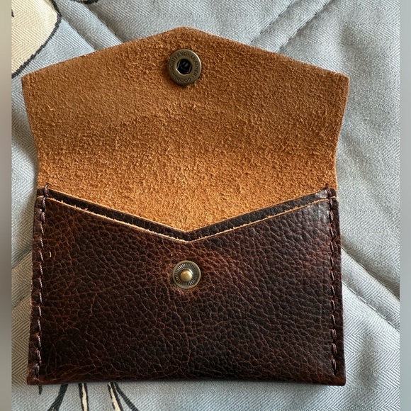 Stunning Portland Leather Brown Leather Mini Envelope Wallet with Button Closure - Picture 3 of 5